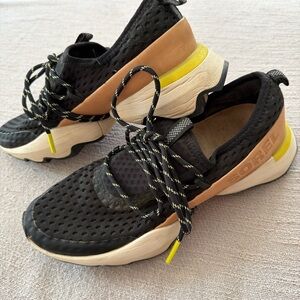 Sorel Kinetic Sneaker Black Chunky Athletic Shoe Women’s 6